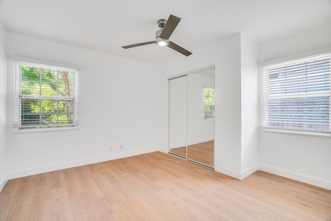 Building Photo - 4444 Cedros Ave