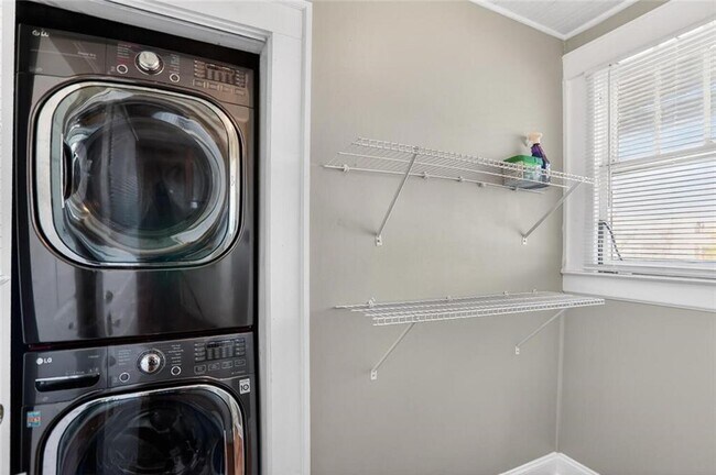 Building Photo - 203 Winter Ave