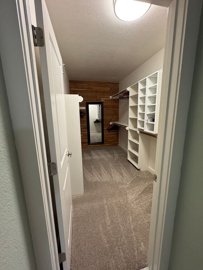 Building Photo - Cameldale Gated Community