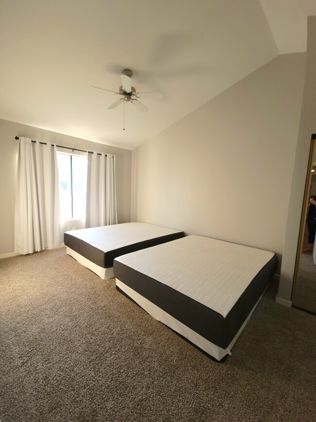 Main Bedroom - high vaulted ceilings - 2035 S Elm St