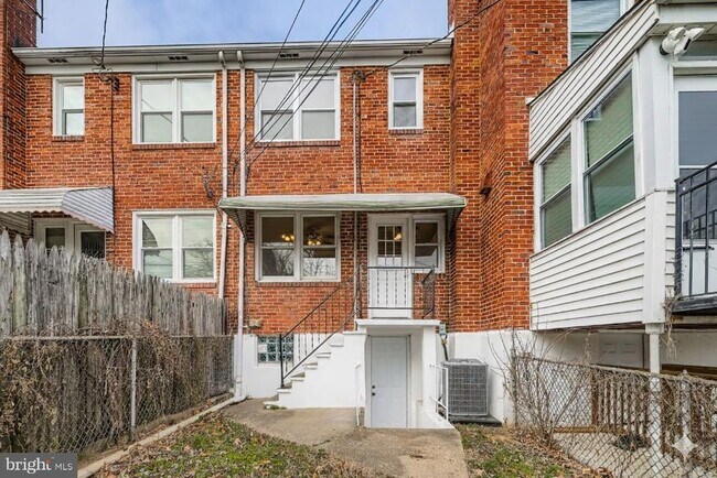 Building Photo - 571 Welbrook Rd