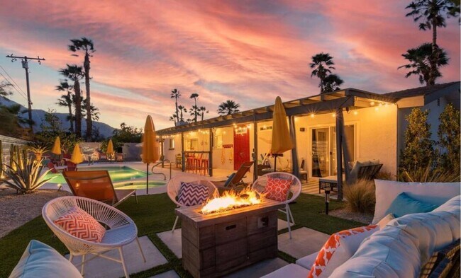 Building Photo - Pop Art Paradise- Pool, Spa, and Great Views
