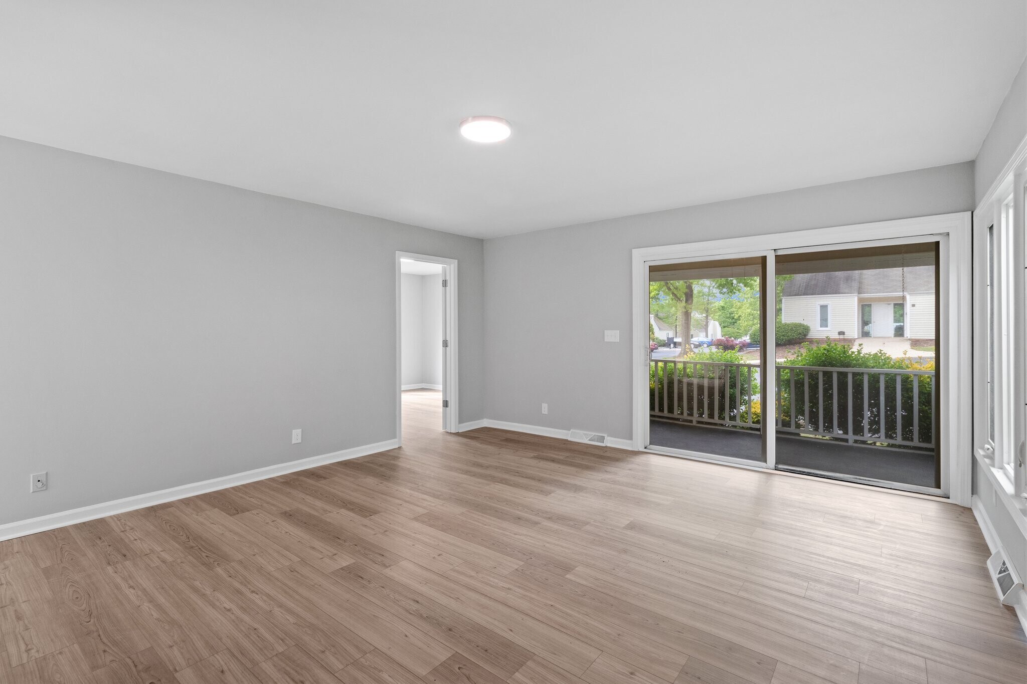 Building Photo - 325 Eastwood Dr