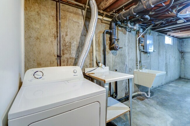 Building Photo - 602 S Mattis Ave