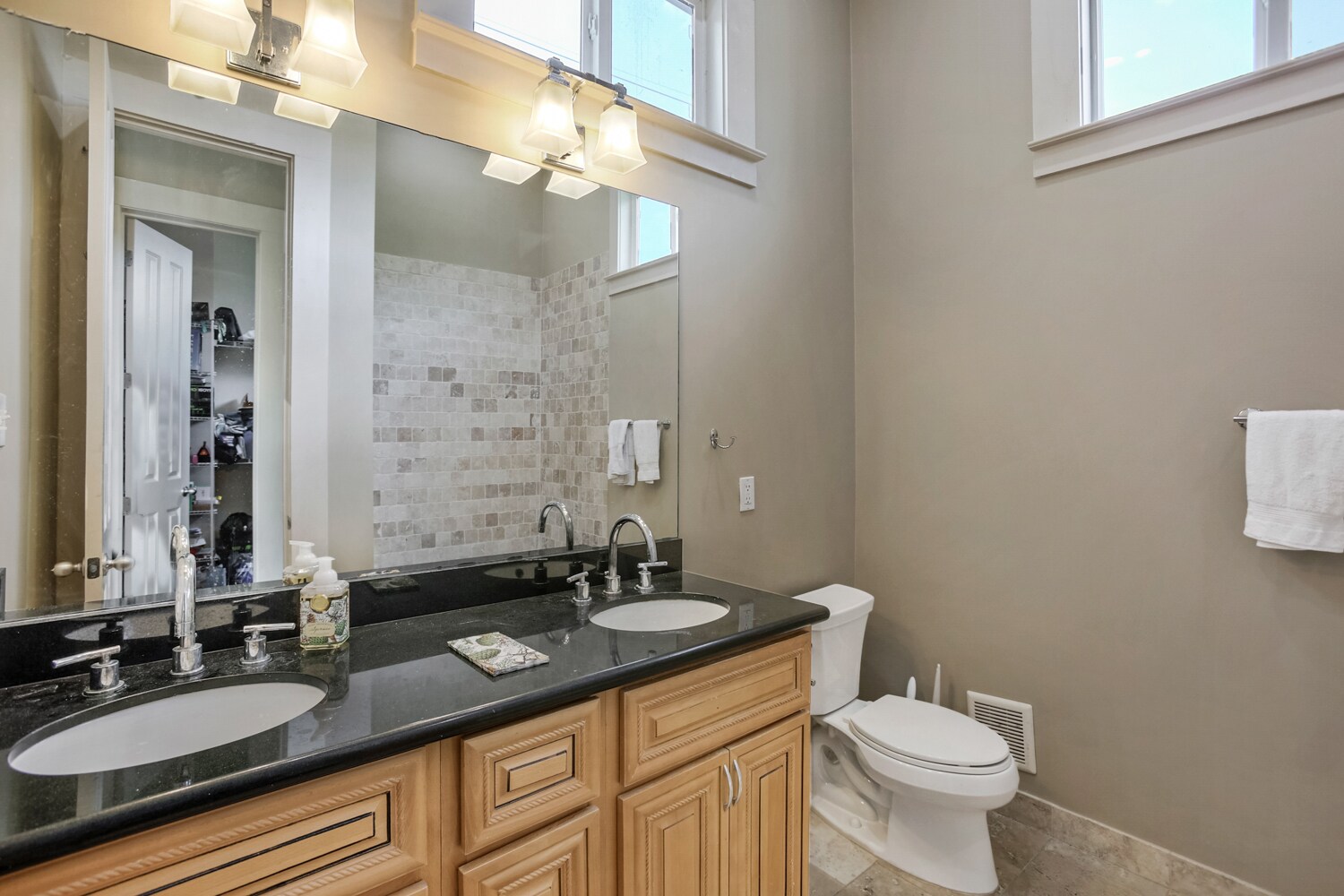 Building Photo - 5417 Danneel St