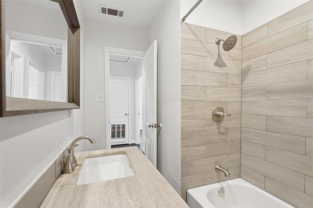 Building Photo - 6020 Overlook Dr