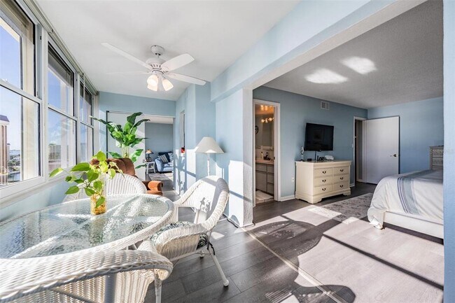 Building Photo - 4550 Cove Cir