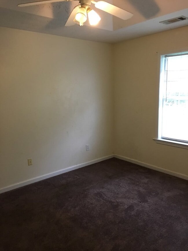 Building Photo - 2BR/2BA Duplex – Hassle-Free Living with Lawn Care Included