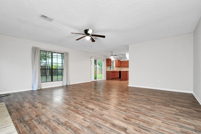 Building Photo - 8823 High Haven Dr