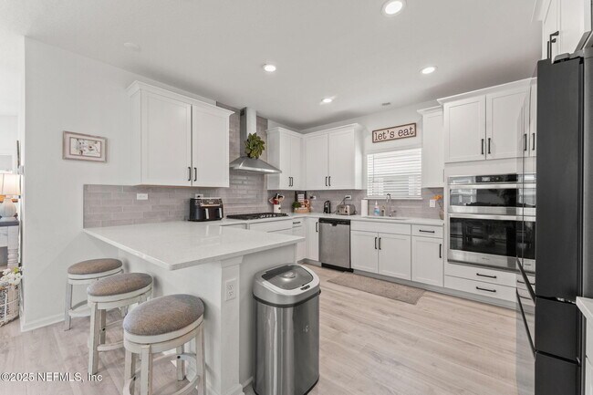 Building Photo - 535 Silver Landing Dr