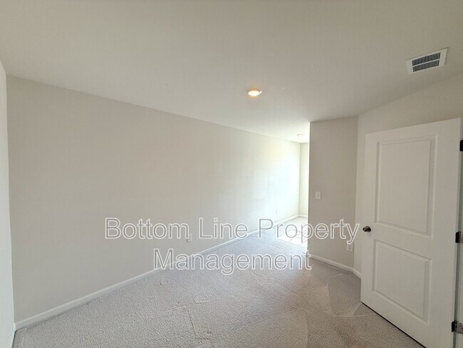 Building Photo - 15708 Country House St