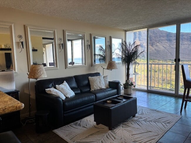 Building Photo - MAKAHA VALLEY TOWERS