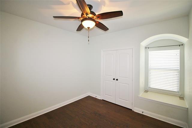 Building Photo - 1713 Fair Oaks Ln