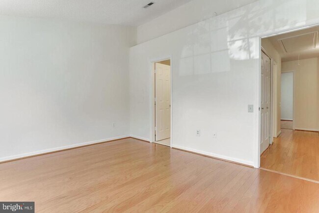 Building Photo - 7170 Westfield Ct