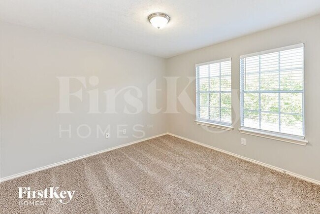 Building Photo - 18402 Wolf Creek Tr