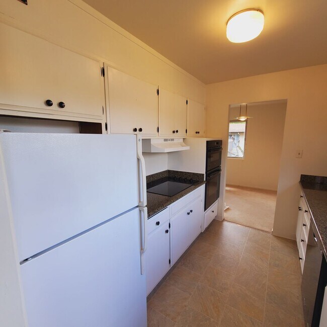 Building Photo - Pinole Crest 2 bedroom/2 bath Condo ~Light...