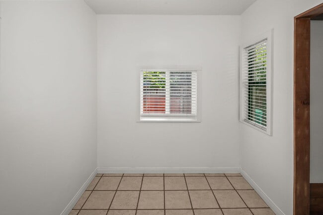 Building Photo - "Charming 3-Bed, 2-Bath Oasis in Mission Hills – Spacious 1792 Sq Ft Home on Hawk Street!"
