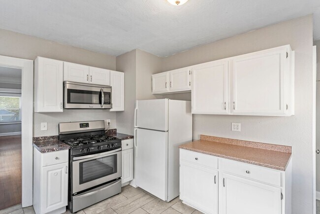 Building Photo - Affordable 2-Bed Home in Kansas City — Hardwood Floors, Porch & Pet-Friendly!