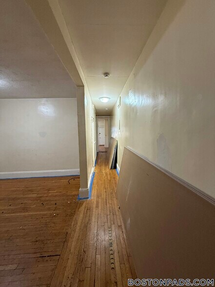 Building Photo - 447 Park Dr