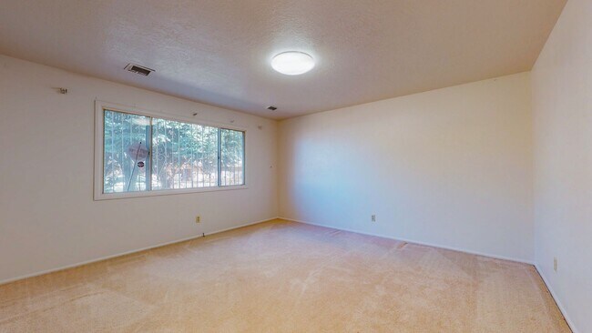 Building Photo - NORTH VALLEY 3 Bedroom  2 Bath