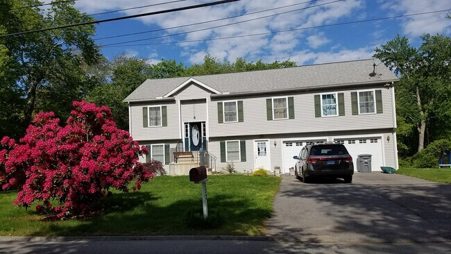 Building Photo - 232 Roxbury Rd