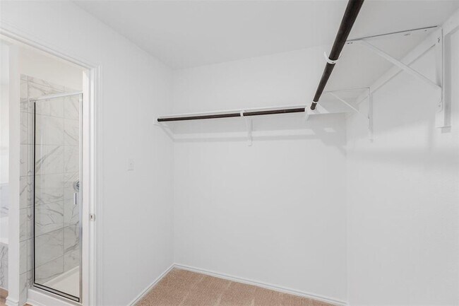 Building Photo - 627 Waterway Ave