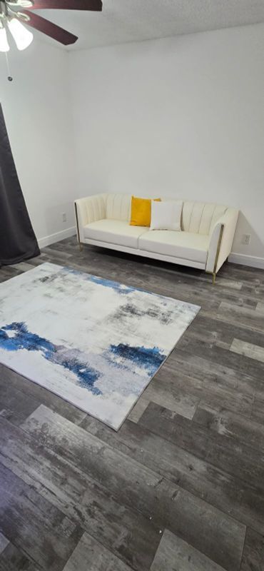 Building Photo - 530 S Park Rd