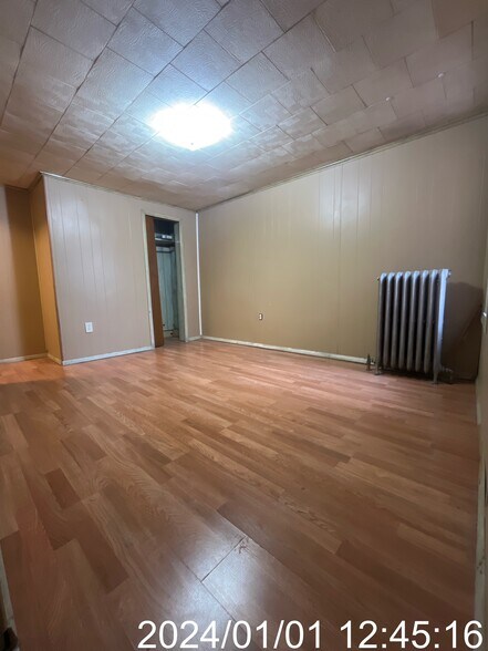 Middle BR Walkthru Closet - 314 E Dewart St