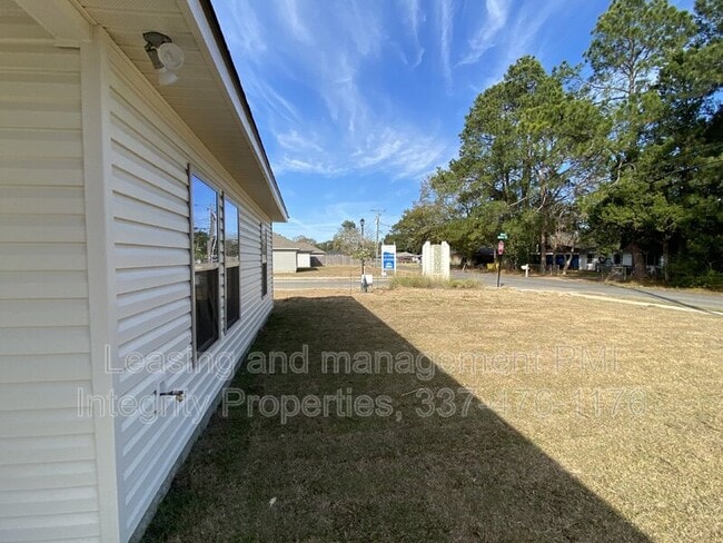 Building Photo - 204 Armstrong Dr