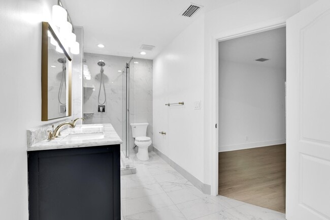 Building Photo - 8608 Vía Giula