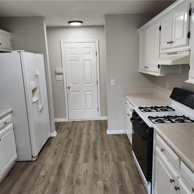 Building Photo - 222 Summer Hill Cir
