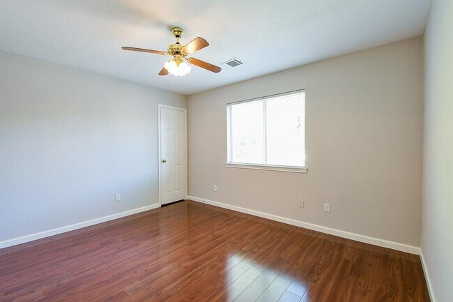 Building Photo - 18035 Somerset Knolls Ct