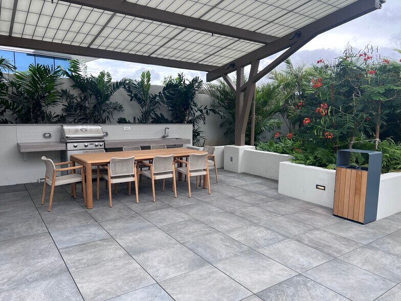 BBQ Area - 1515 Liona St