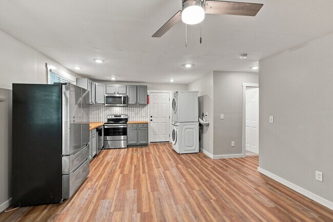 Building Photo - 714 27th Ave N