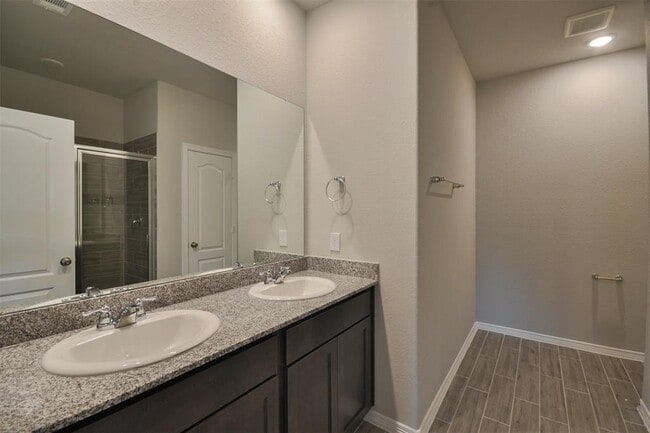 Building Photo - 826 Wembley Wood Wy