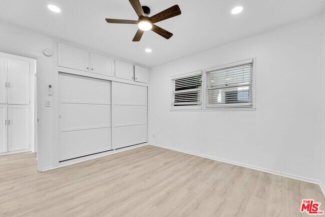 Building Photo - 926 N Spaulding Ave