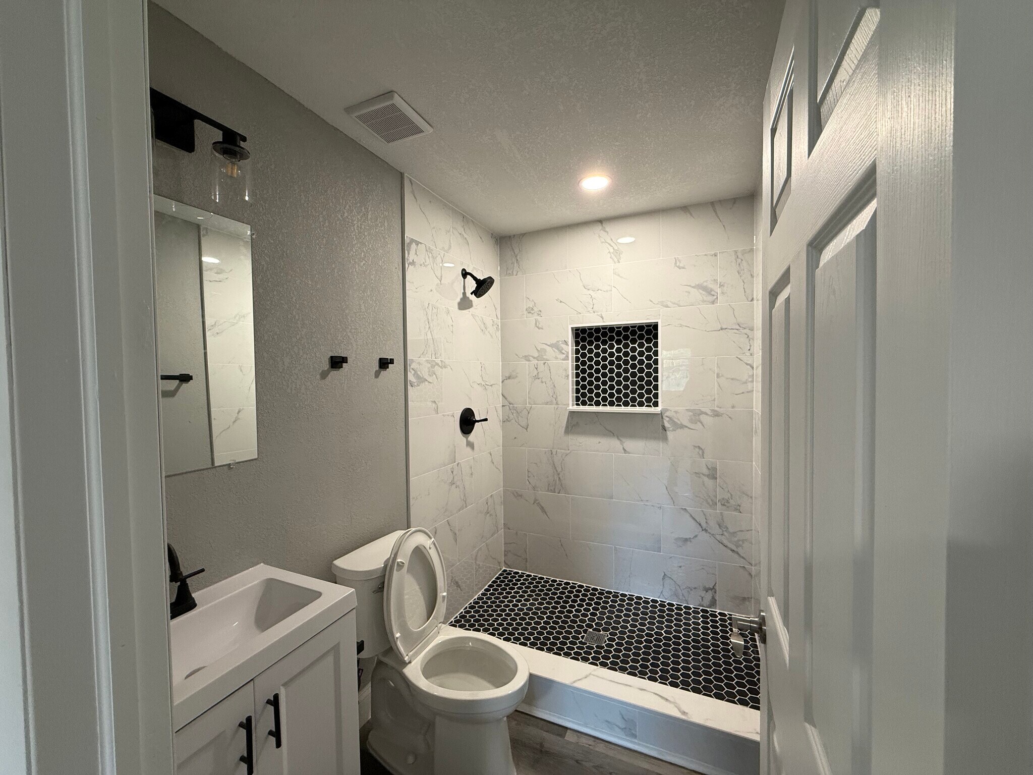 Building Photo - 2601 Dairy Rd