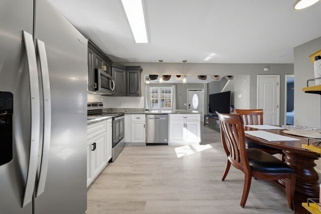 Building Photo - 4549 Bankhead Ave