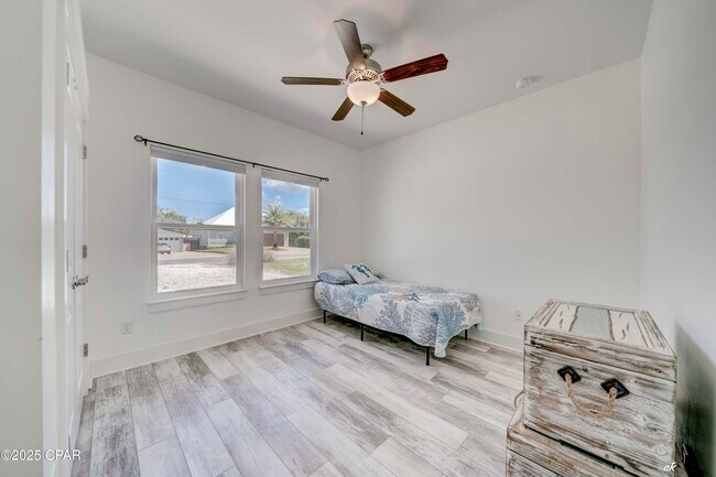 Building Photo - 6813 S Lagoon Dr