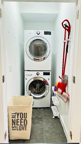 Building Photo - 1311 S Bouvier St