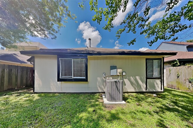 Building Photo - 13215 Noble Crest Dr