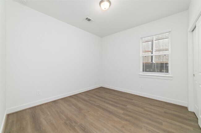 Building Photo - 919 Golden Willow Ln