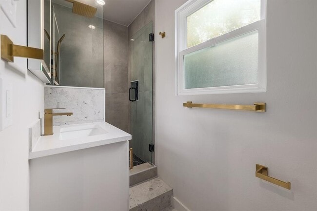 Building Photo - 3006 Burning Oak Dr