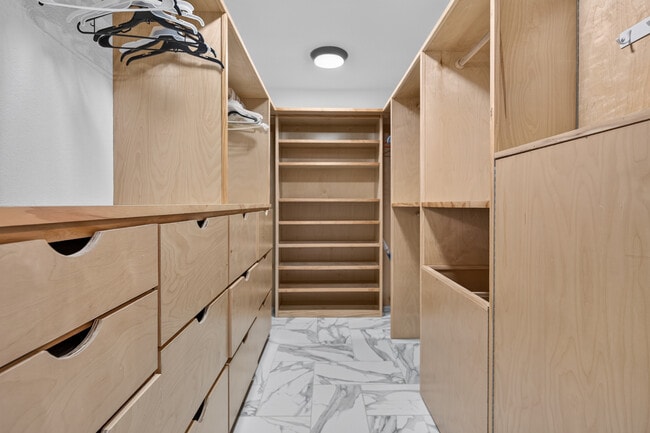 Building Photo - 414 Somerset Dr