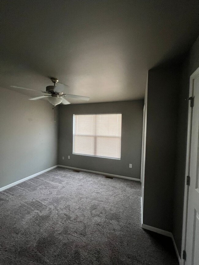 Building Photo - 2 Bedroom, 2.5 Bath Townhome