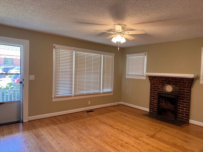 Building Photo - 3 Bed, 1 Bath Newly Renovated Home in Asheboro!