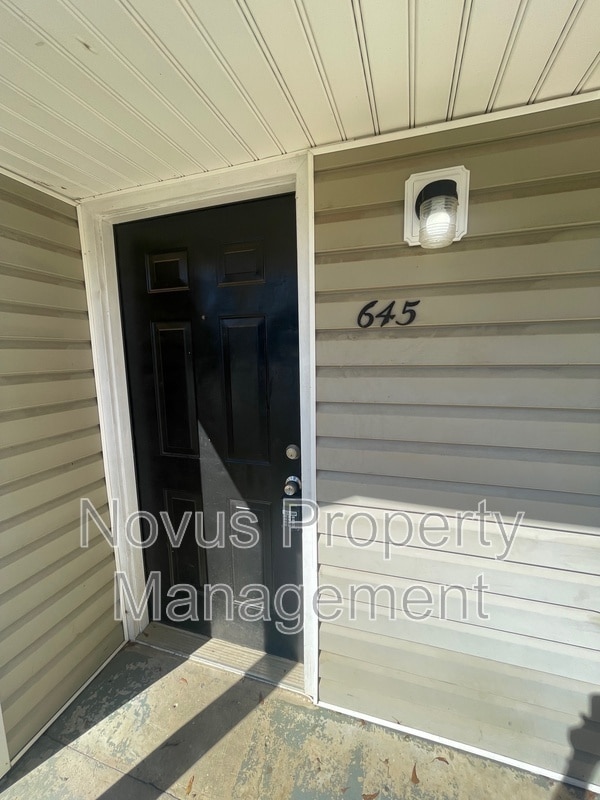 Building Photo - 645 South St