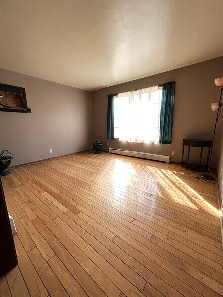 Building Photo - 409 Plainfield Rd