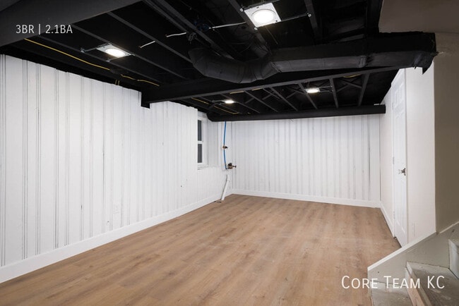 Building Photo - 401 E Gregory Blvd