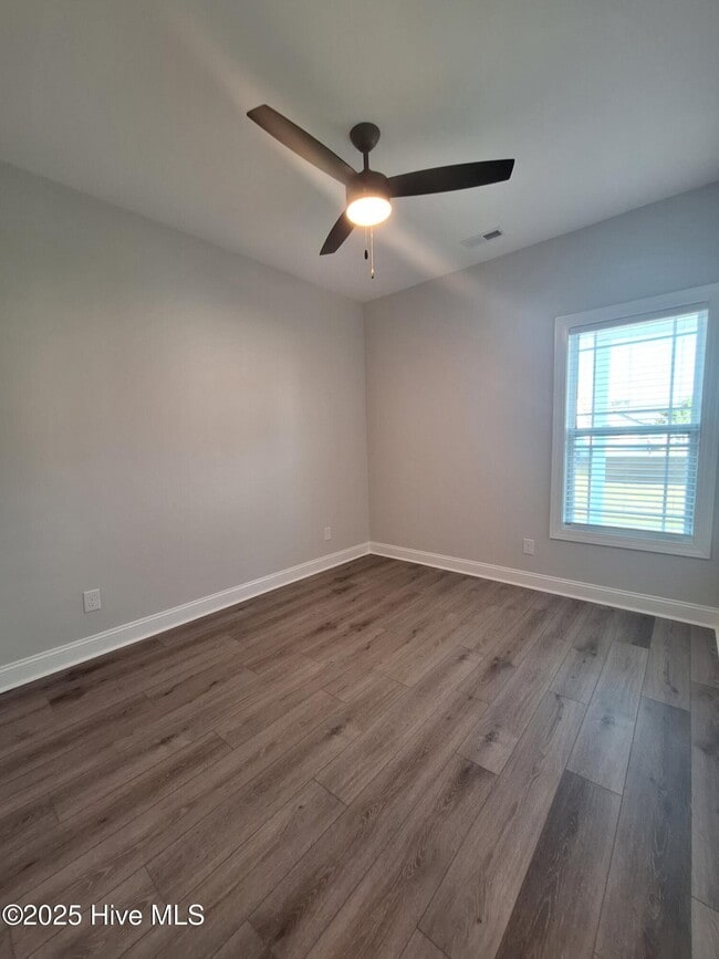 Building Photo - 4230 Laurel Rdg Dr
